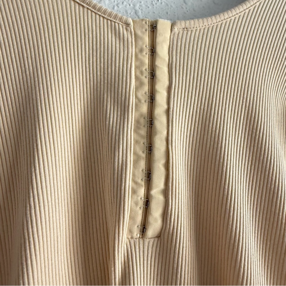 Chelsea & Violet  Bodysuit Ivory Cream long Sleeves Low scoop Neck‎ Size M - Picture 2 of 6